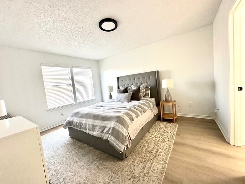 Building Photo - 2623 Gwendolyn Ln