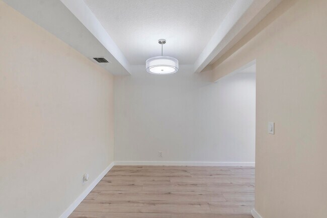 Building Photo - 1325 S Flagler Ave