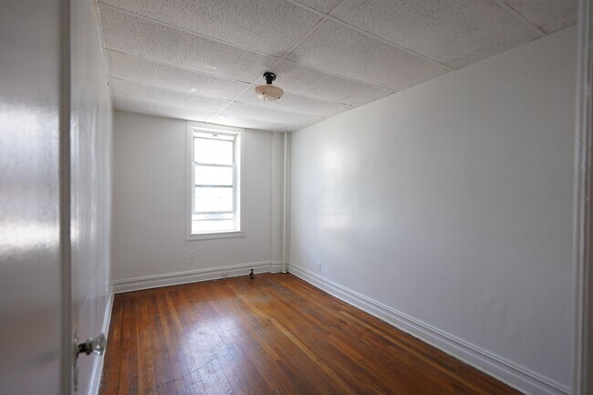 Building Photo - 573 Ave E