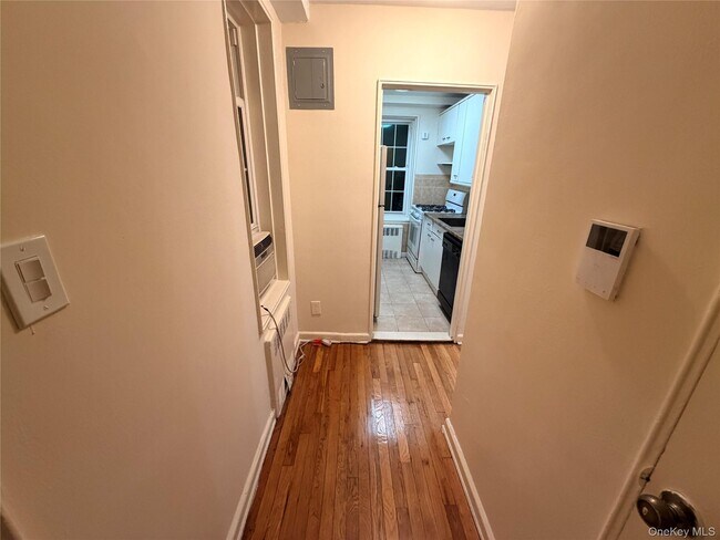 Building Photo - 140-18 Burden Crescent