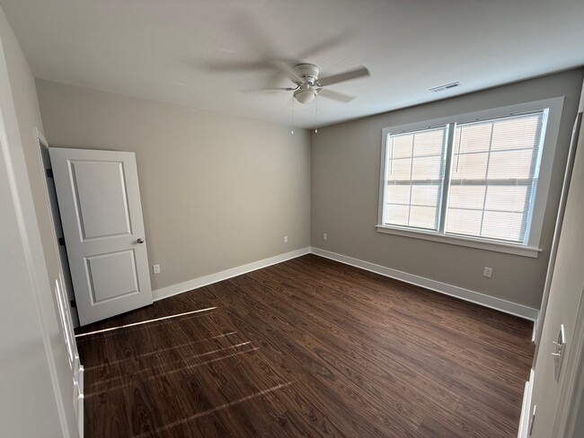 Building Photo - 137 Diver Dr