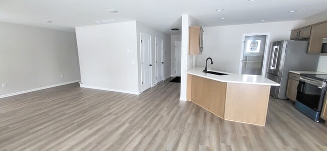 Building Photo - 10390 Silver Rock Chase