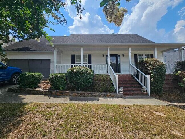 Building Photo - Elgin beauty with large bonus room