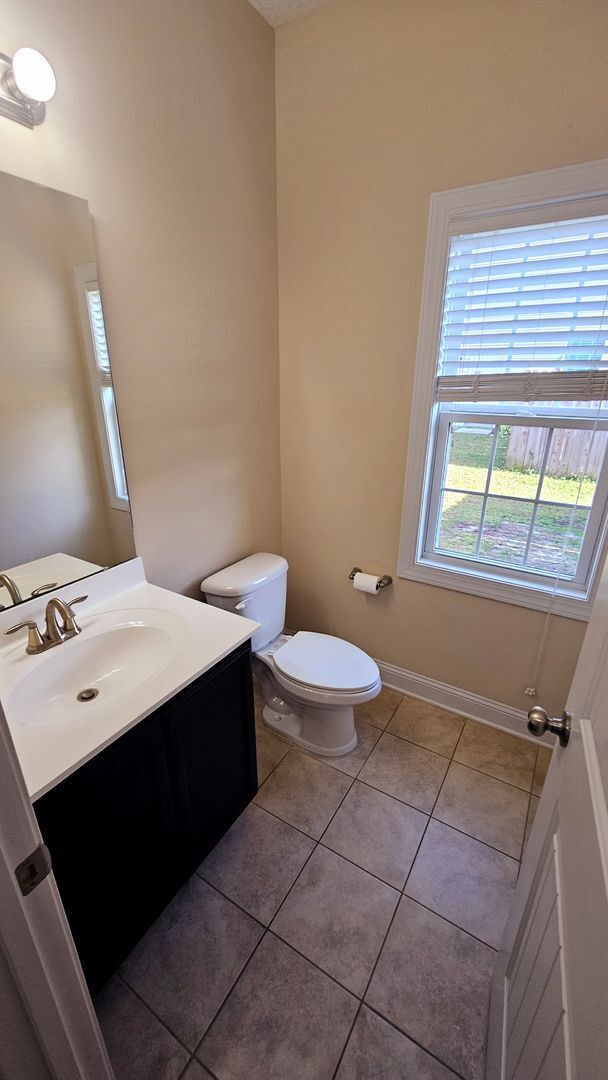 Building Photo - 4 BR 3.5 BA in Swansboro!