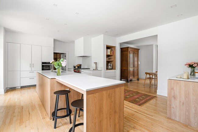 Building Photo - 1280 Becket Dr NE