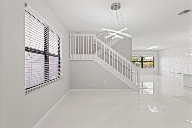 Building Photo - 635 NE 191st Terrace