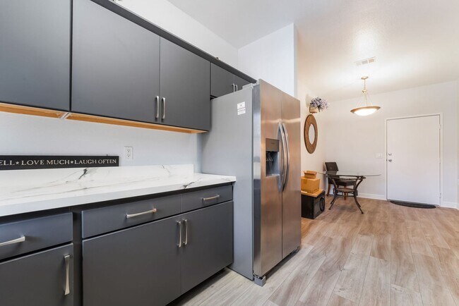 Building Photo - 3 Bedroom Furnished Condo in Spanish Palms
