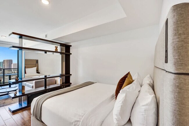 Building Photo - 398 NE 5th St