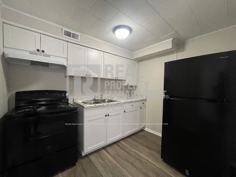 Building Photo - 618 Cedarwood Dr