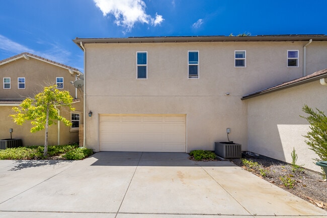 Building Photo - 1732 Wolf Canyon Loop