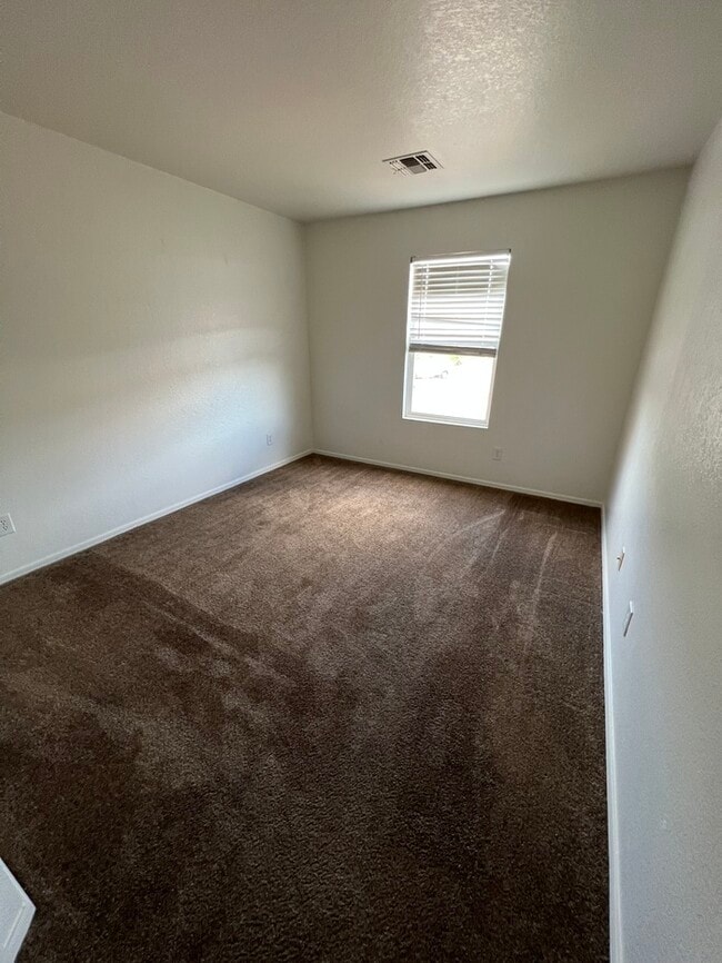 Building Photo - HOUSE FOR RENT