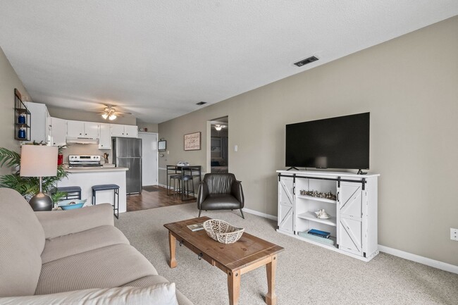 Building Photo - Snowbird Rental