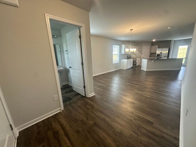 Building Photo - 191 Hornet Dr