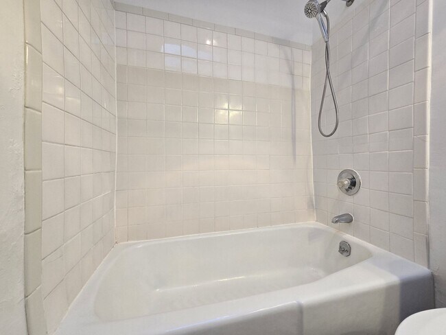Building Photo - 808 Agua Fria St