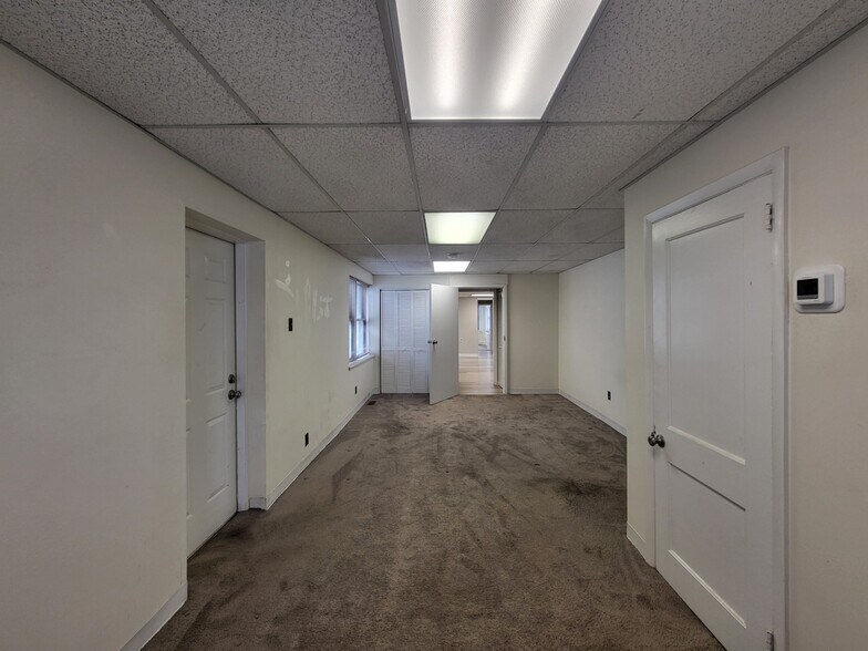 Building Photo - 2114 Darby Rd