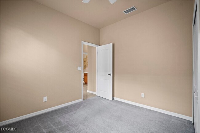 Building Photo - 12168 Country Day Cir