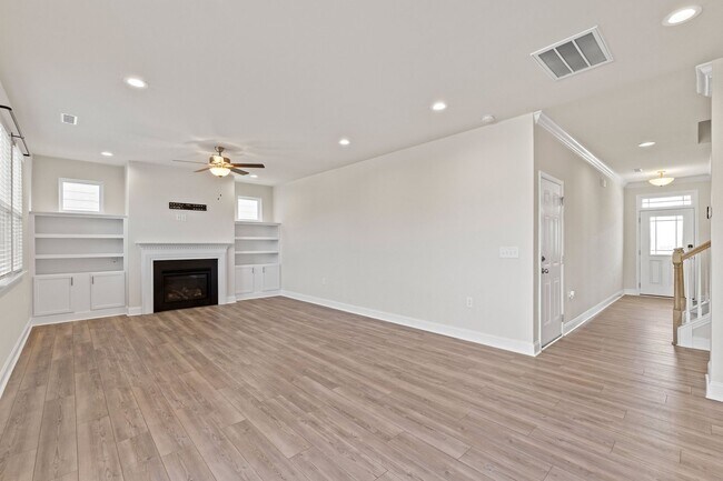 Building Photo - **Beautiful Wendell Falls Home 3/2.5 with Office, Loft & Fenced in Yard**