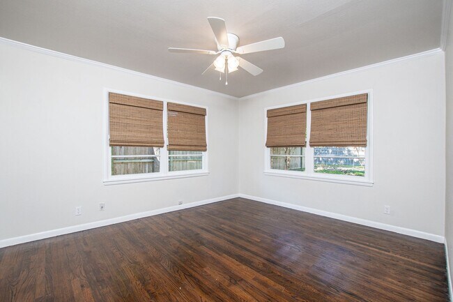 Building Photo - Renovated 3 Bed / 2 Bath Brick Home with 2-Car Garage & Fenced Yard in North Temple