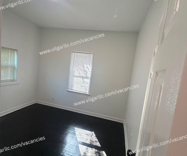 Building Photo - 2435 Diamond St