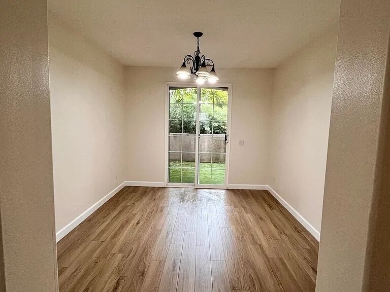 Building Photo - 525 Avenida Ortega