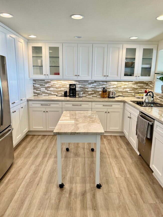 Building Photo - 24432 Alta Vista Dr