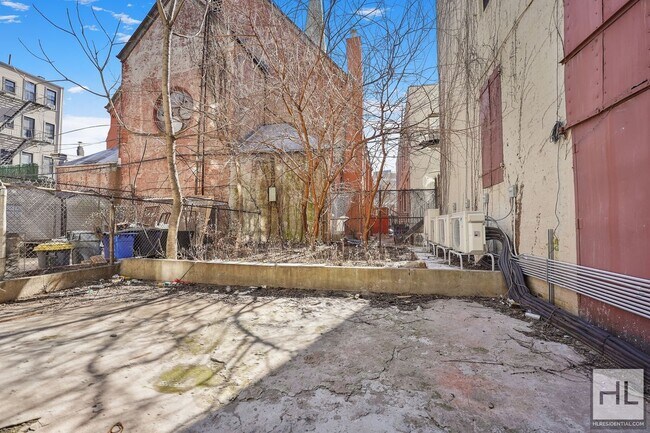 Primary Photo - GRAND STREET