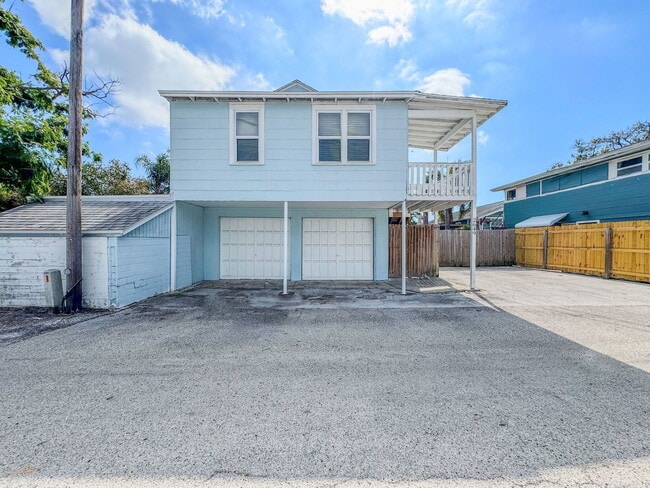 Building Photo - 2649 1/2 Dartmouth Ave N