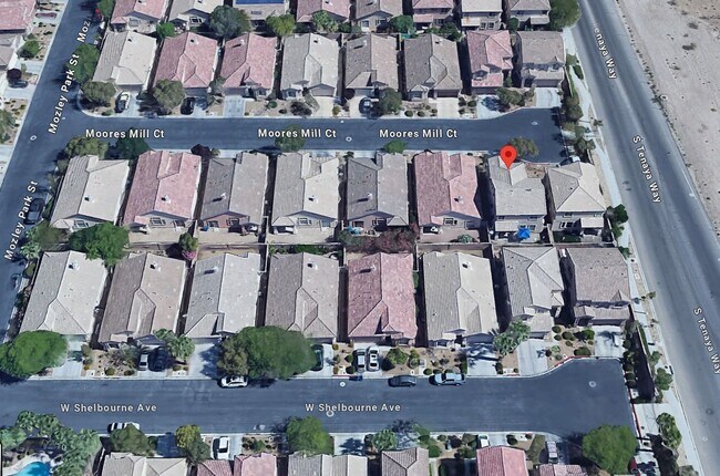 Building Photo - Vaulted Ceiling Home, Gated Community w/ P...