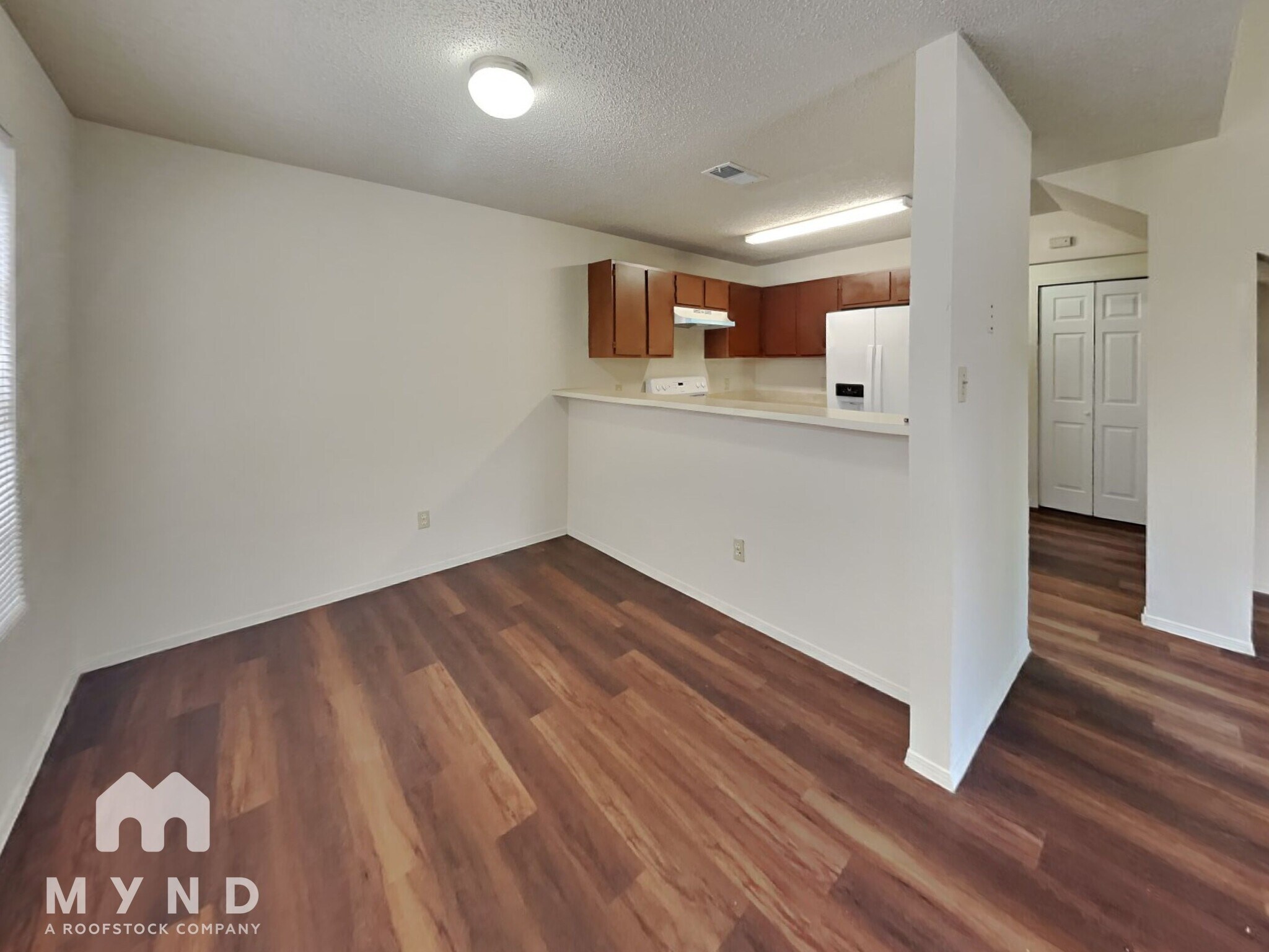 Building Photo - 2214 Creekside Ln