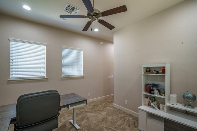 Building Photo - 18215 W Desert Sage Dr