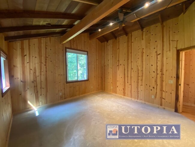 Building Photo - Gorgeous 4-bedroom, 2-bathroom Forest Lake Home with Deck, Office & Scenic Redwood Views