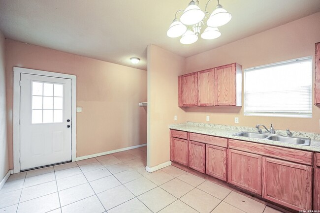 Building Photo - 228 Yucca St