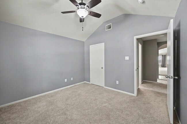 Building Photo - 10235 Mills Run Dr