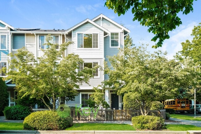 Primary Photo - Luxury 3-Bedroom with Private Outdoor Retreat