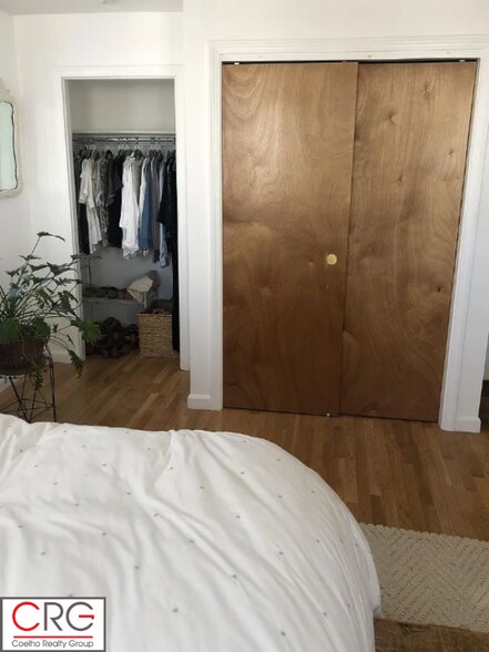 Building Photo - 70 School St