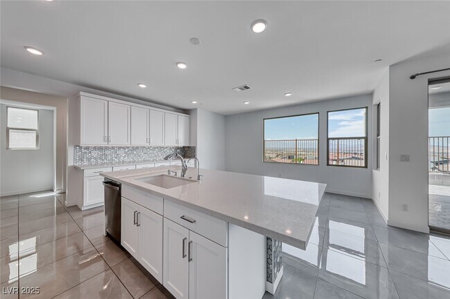 Building Photo - 1038 Delbrook Ave