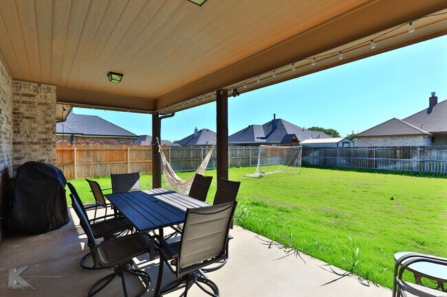 Building Photo - 4 bedroom, EXECUTIVE RENTAL!