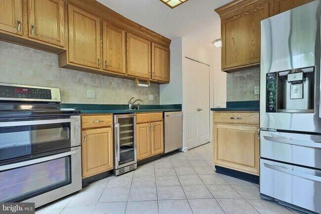 Primary Photo - 1673 S Hayes St