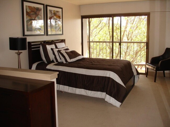 Building Photo - 500 N St