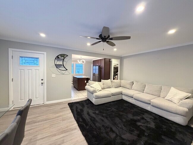 Building Photo - 43 Frankton Ave