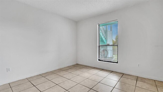 Building Photo - 455 Alt 19