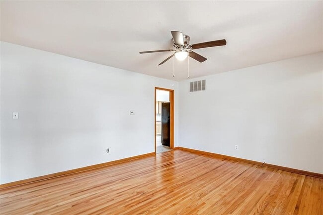 Building Photo - 415 Hillcrest Ave
