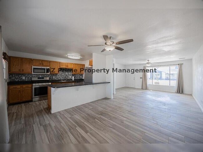 Building Photo - 8518 E Rancho Vista Dr