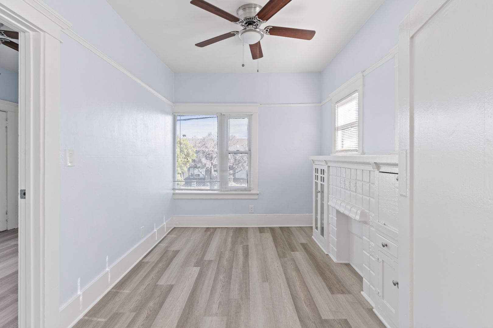 Building Photo - 1049 E 5th St