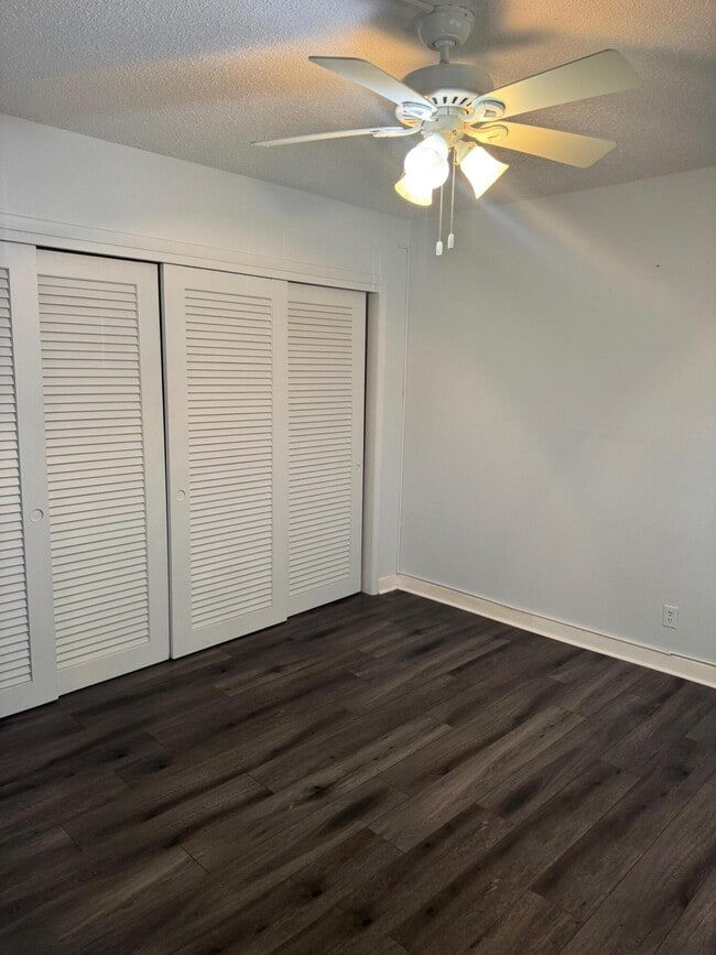 Building Photo - 1319 E Hillsboro Blvd