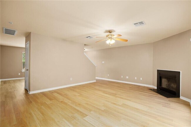 Building Photo - 2204 Cottontail Dr