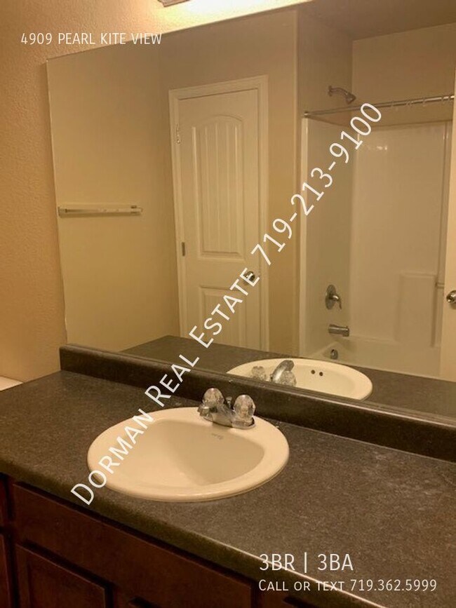 Building Photo - Canyon Springs Townhome