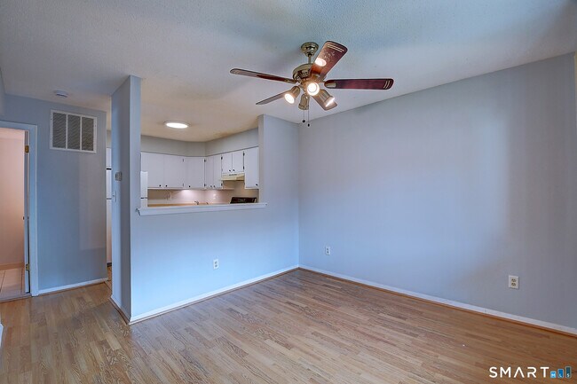 Building Photo - 545 Cypress Rd