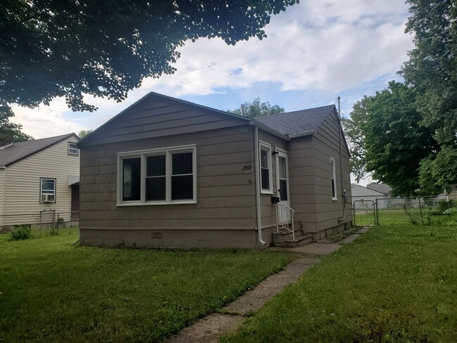 Building Photo - 2 bedroom, 1 bathroom home!