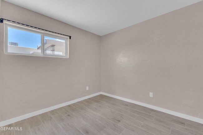 Building Photo - 8931 Robert Dr